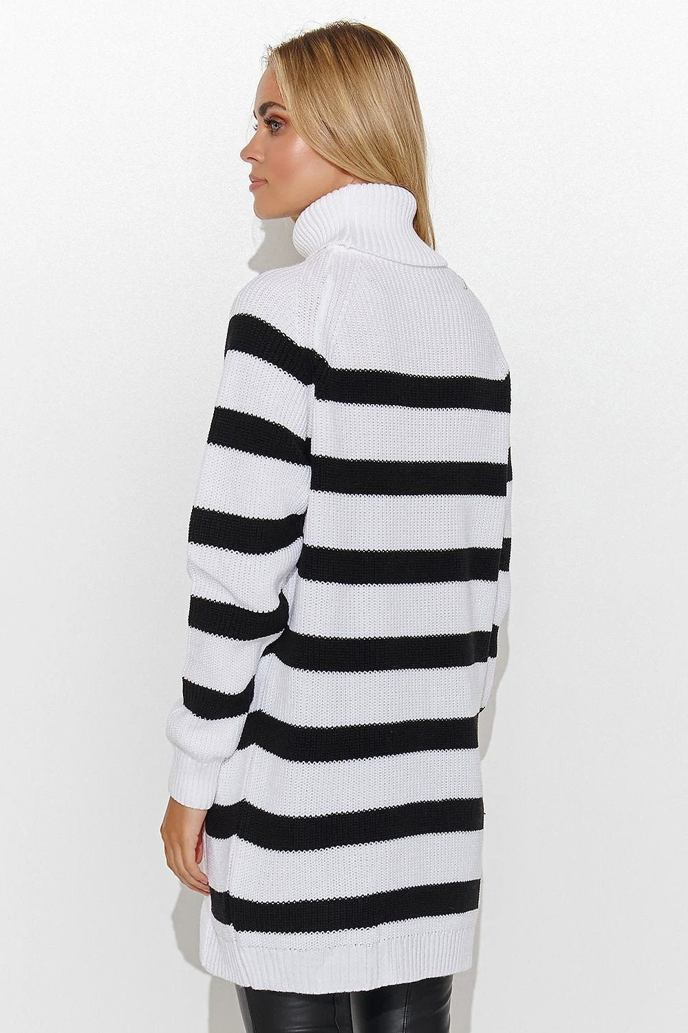 Makadamia Turtleneck Sweater - Elegant White Acrylic Design with Gold Buttons and Versatile Style for Women by Makadamia