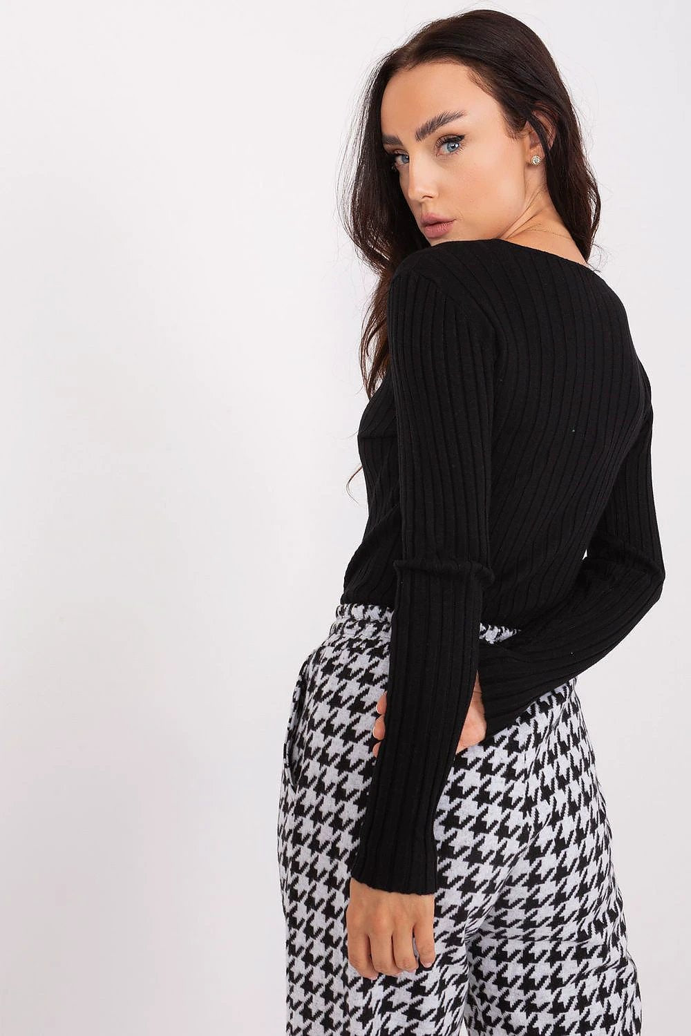 Jumper Factory Women's Ribbed Long Sleeve Sweater - Soft Viscose Material for Ultimate Comfort and Style by Factory Price