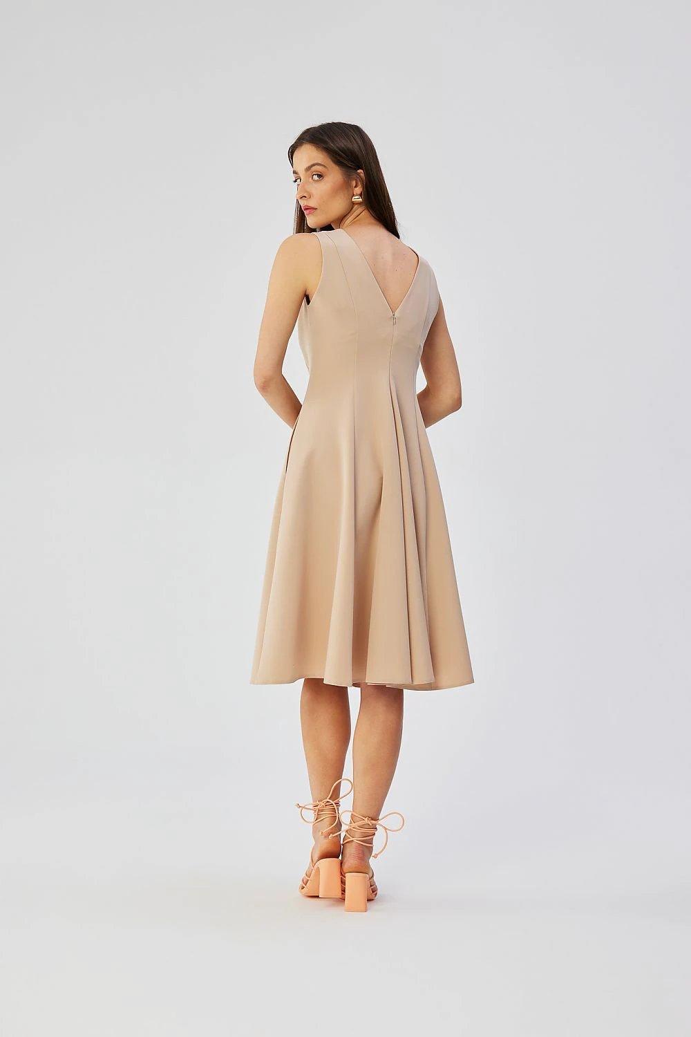 Stylove Daydress - Elegant Fitted Sleeveless Polish-Designed Dress for a Flattering Figure by Stylove