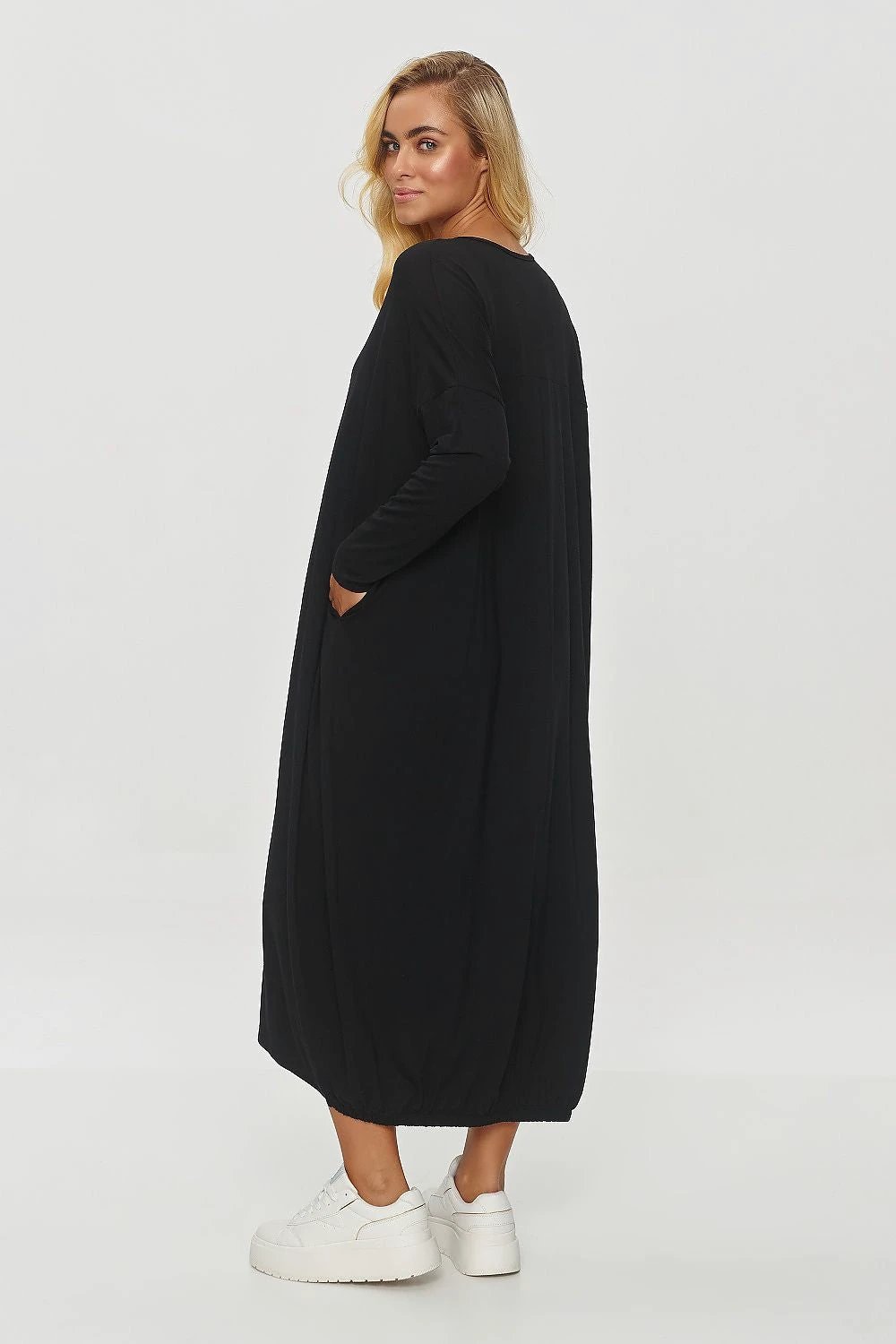 Makadamia Daydress Makadamia - Oversized Loose Cut for Comfort and Style in Black Viscose by Makadamia