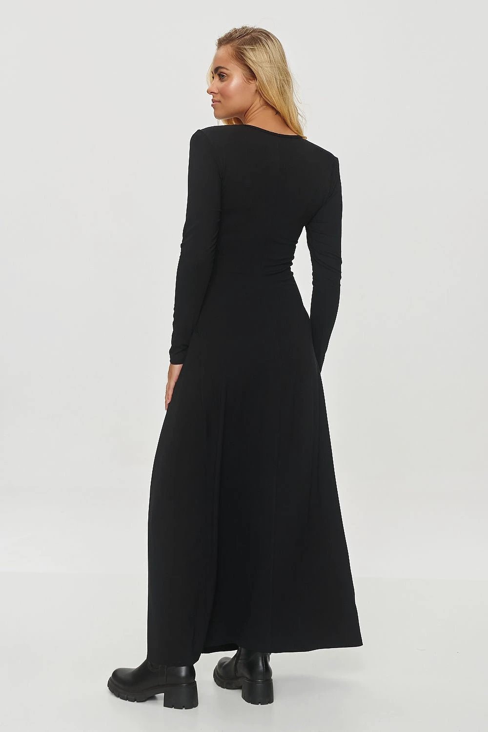 Makadamia Daydress Makadamia - Elegant Fitted Viscose Dress with Waist Emphasis by Makadamia
