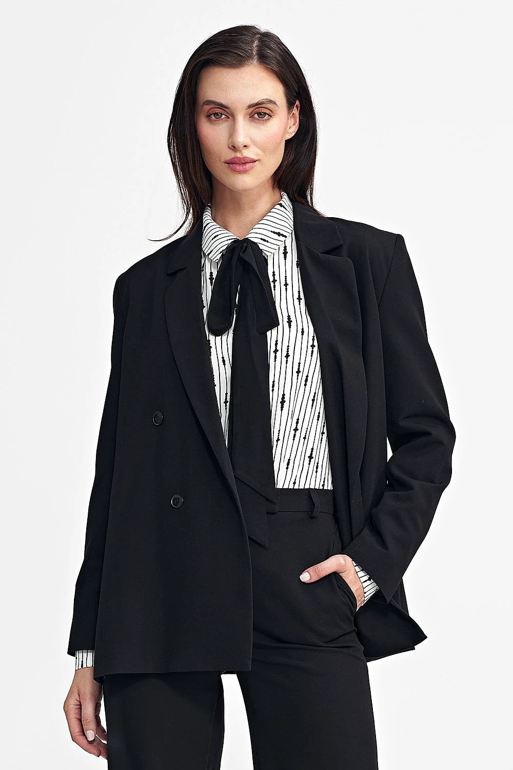 Nife Oversized Blazer Jacket - Stylish Tennis Stripes, Elegant Shoulder Pads and Modern Hip-Length Silhouette by Nife