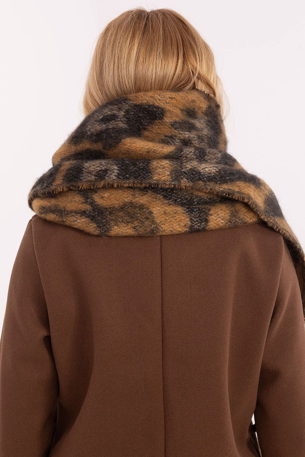 Shawl model 205961 AT