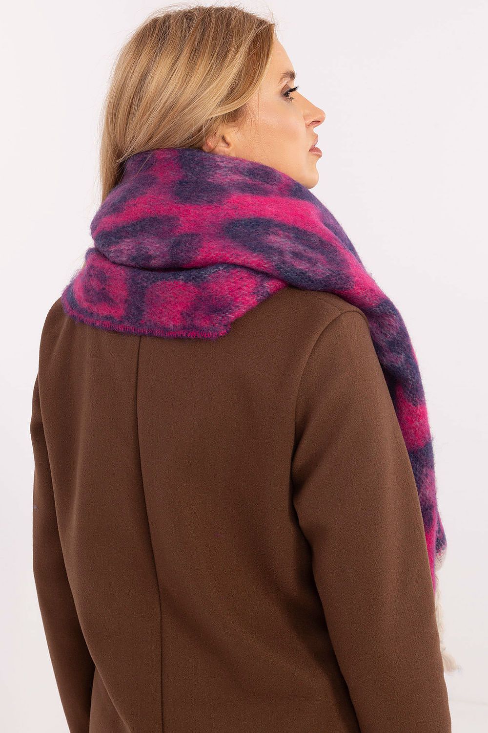 Shawl model 205963 AT