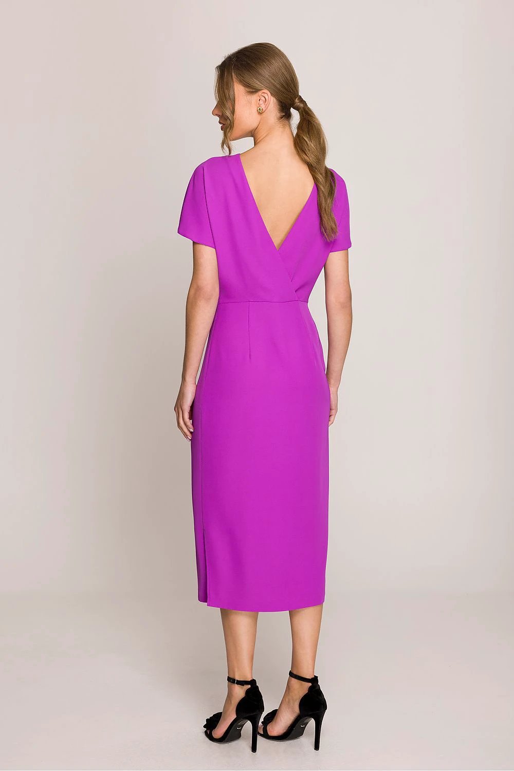 Stylove Daydress - Elegant Fitted Midi Dress With Deep V-Neckline And Short Sleeves For Everyday Elegance by Stylove