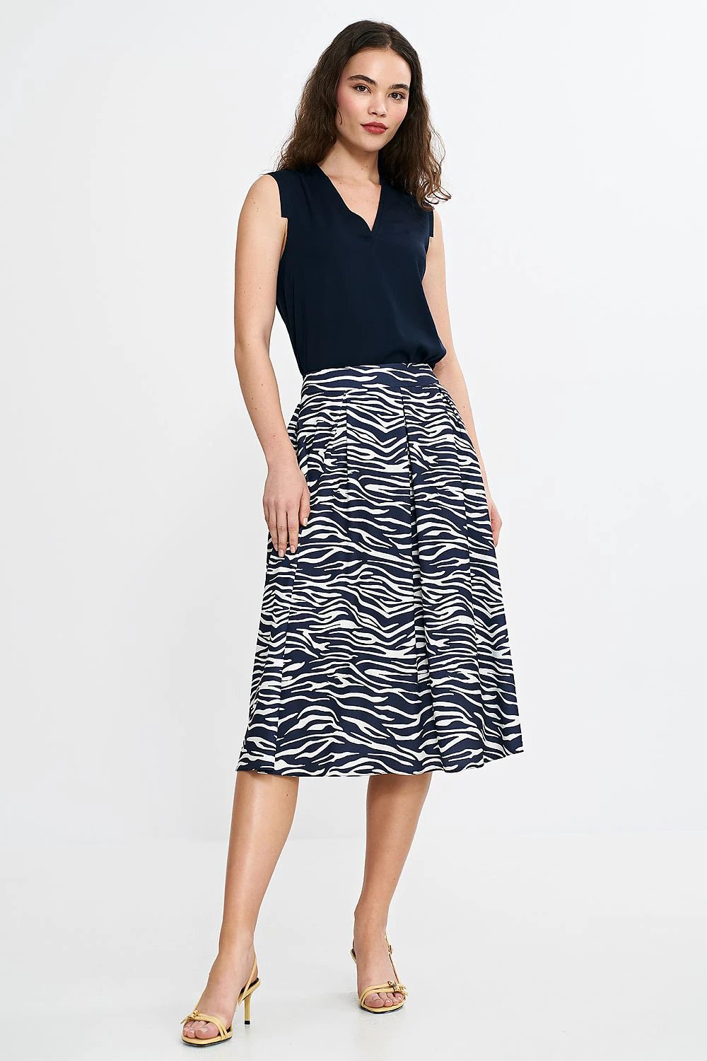 Nife Women's Midi Skirt - Elegant Regular Cut with Decorative Pleats, Hidden Pockets, and Back Zipper for Comfort and Perfect Fit by Nife