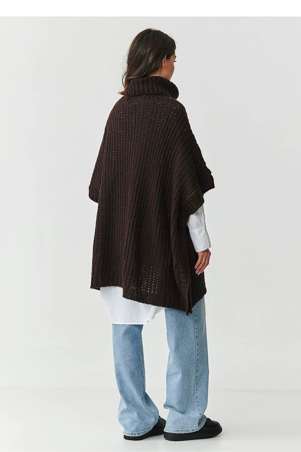 Makadamia Turtleneck - Oversized Women's Sweater with Pockets for Warmth and Style by Makadamia