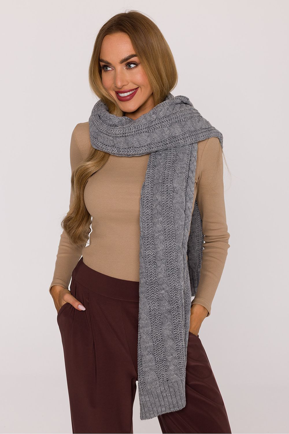 Shawl model 219540 Moe