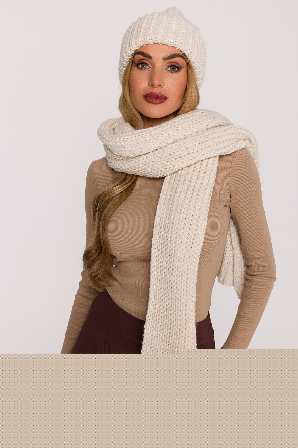 Shawl model 219551 Moe