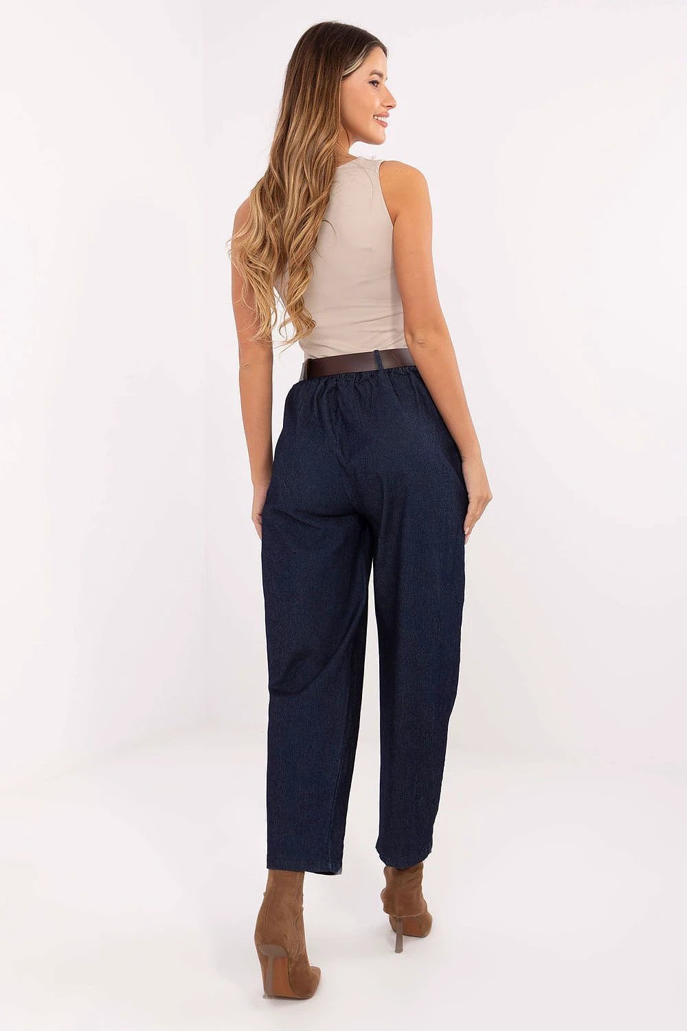Jeans Factory Women's Carrot Jeans - Comfortable High-Waisted Cotton Blend for Everyday Style by Factory Price