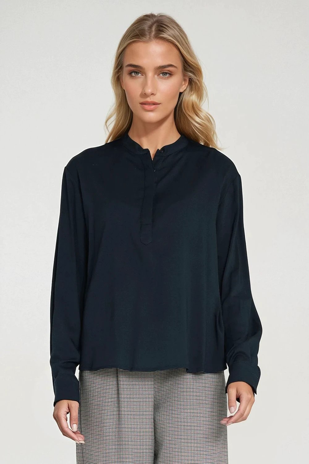 Nife Women's Oversized Blouse - Lightweight Viscose for All-Day Comfort and Elegance by Nife