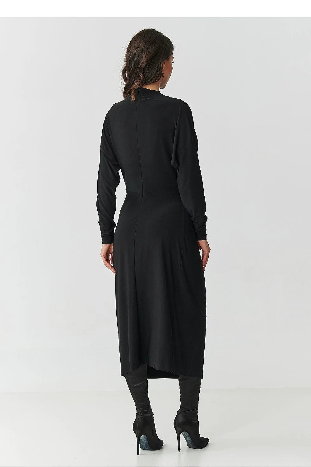 Makadamia Daydress Makadamia - Elegant Black Midi Dress with Ruching and Waist Buckle by Makadamia