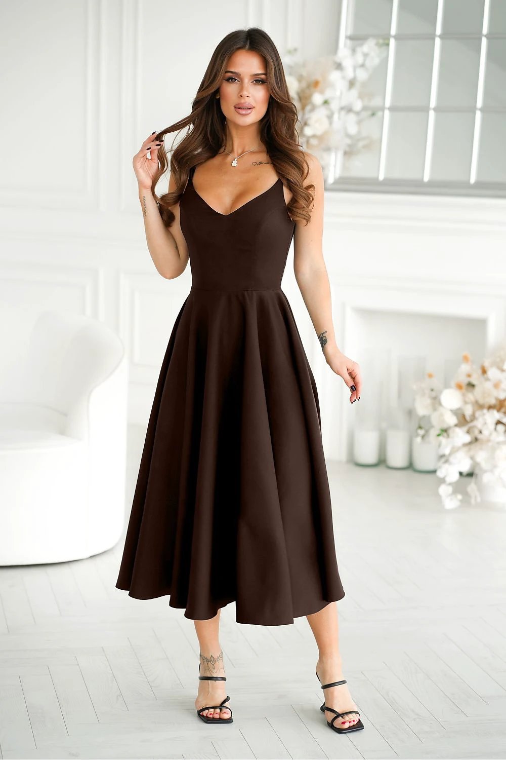 Daydress Bicotone - Women's Chic Midi Dress with Thin Straps, Fitted Waist, and Exposed Shoulders by Bicotone