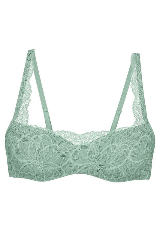 Braceless bra model 229884 Triumph