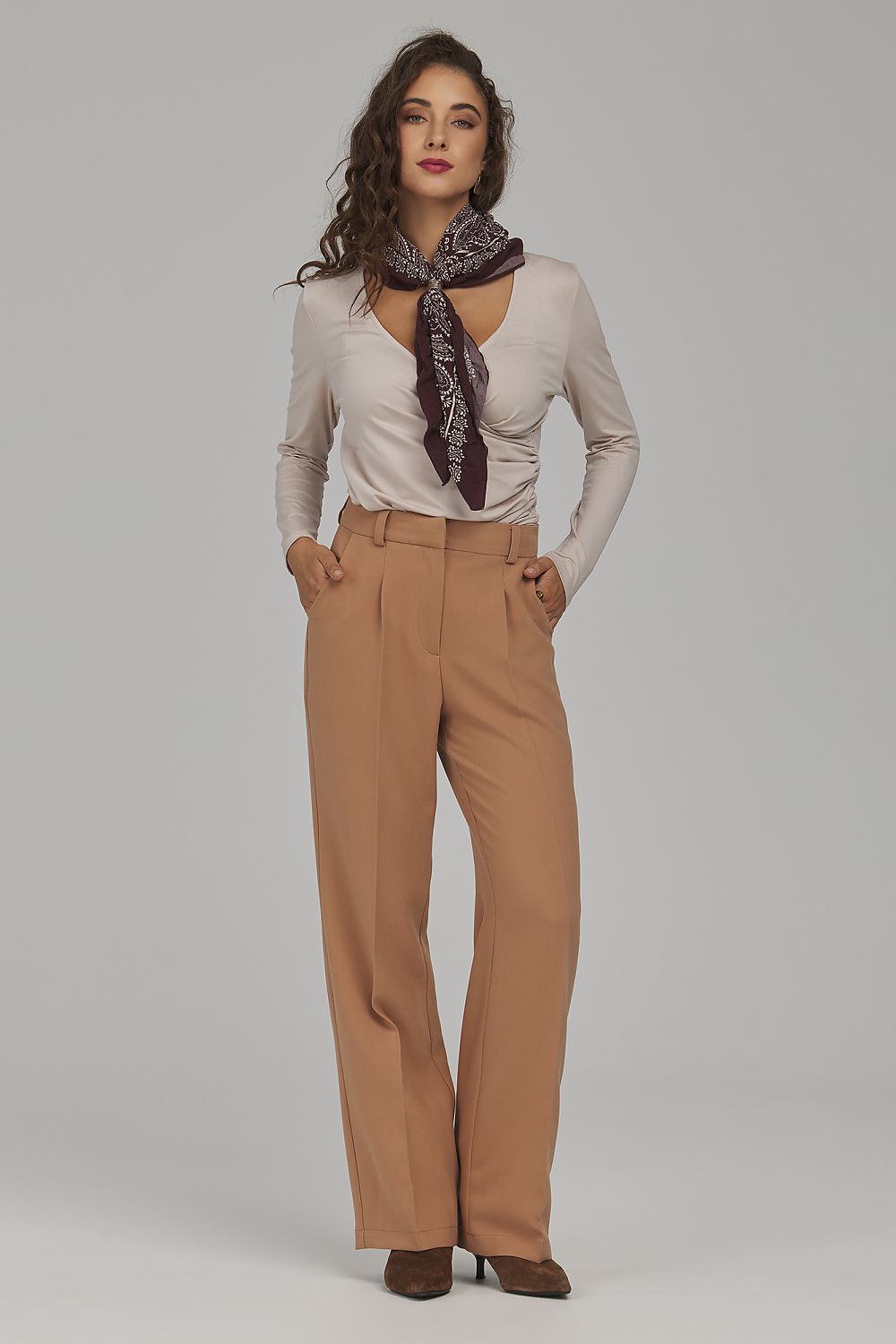 High-Waist Straight-Leg Trousers – Brown — product view 4