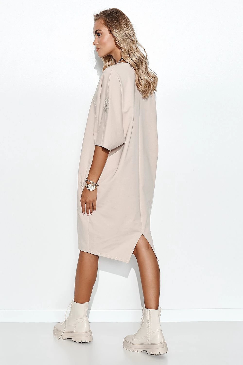 Makadamia Daydress Model 162224 - Versatile Beige Oversize Sweatshirt Dress for Work and Weekends by Makadamia