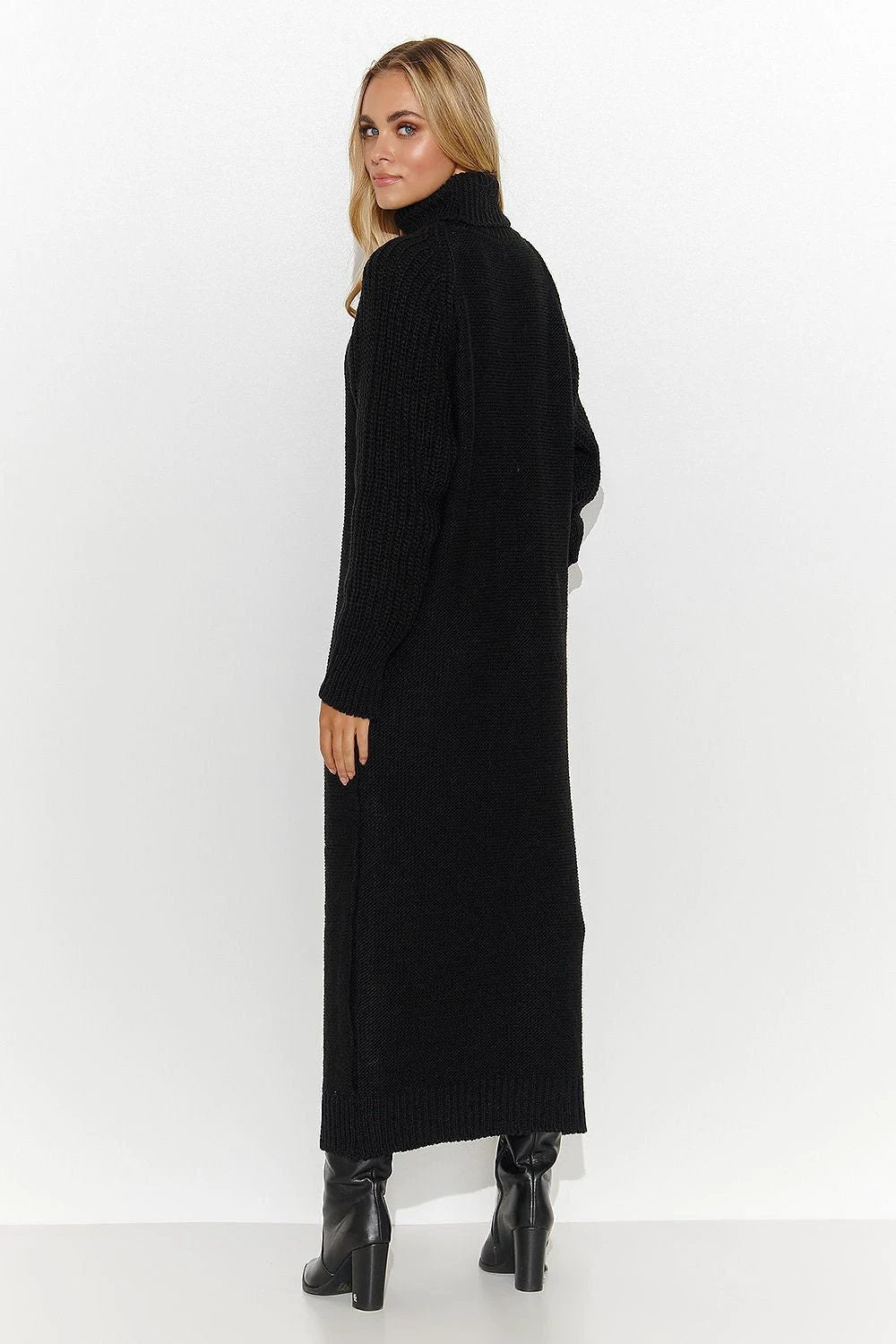 Makadamia Daydress - Cozy Turtleneck Sweater Dress for Women, Black, Knee-Length Design by Makadamia