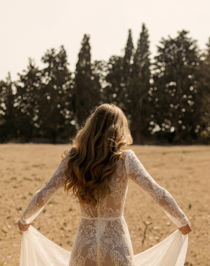 Emilia Tracery Long-Sleeve Floral Lace Bridal Robe