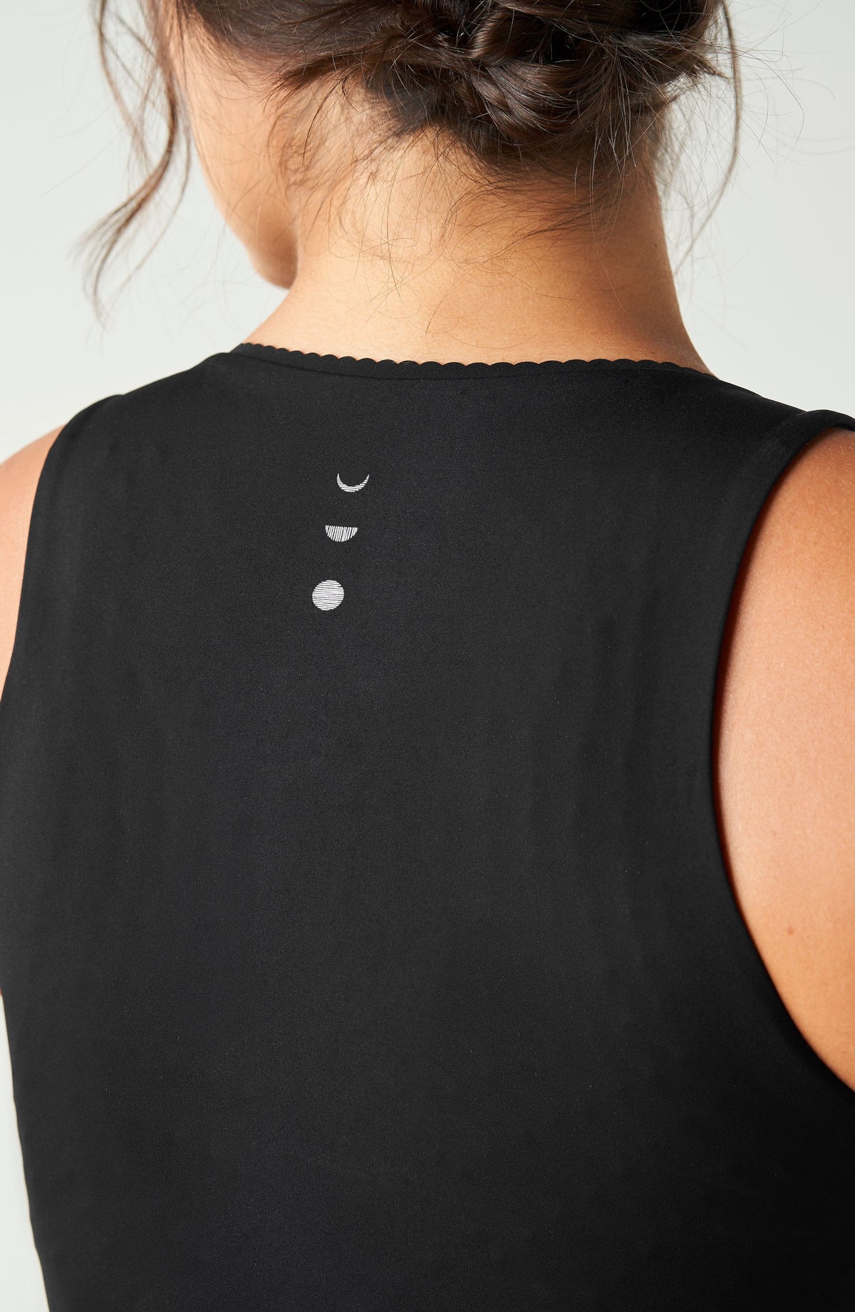 Quiet Contour Scallop-Neck Compression Tank
