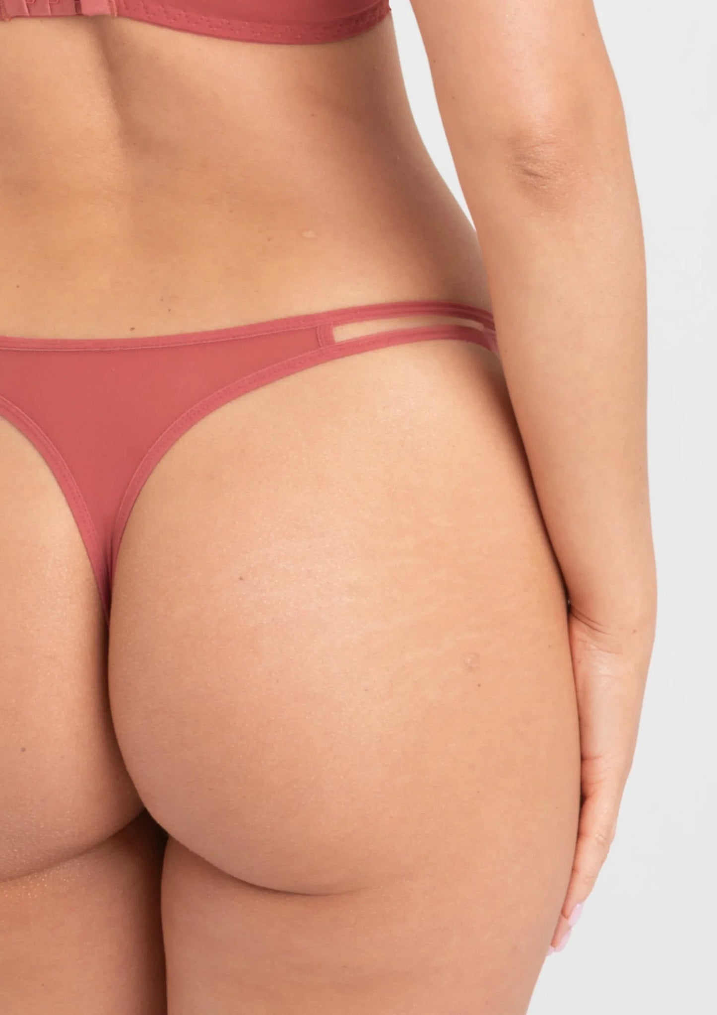 Samanta Naomi Rose Lace Low-Rise String Panty