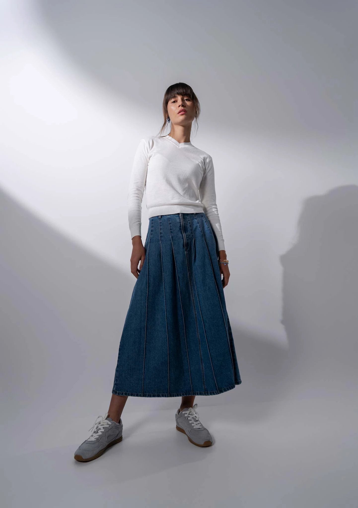 High V Lightweight Sweater-White by MELI