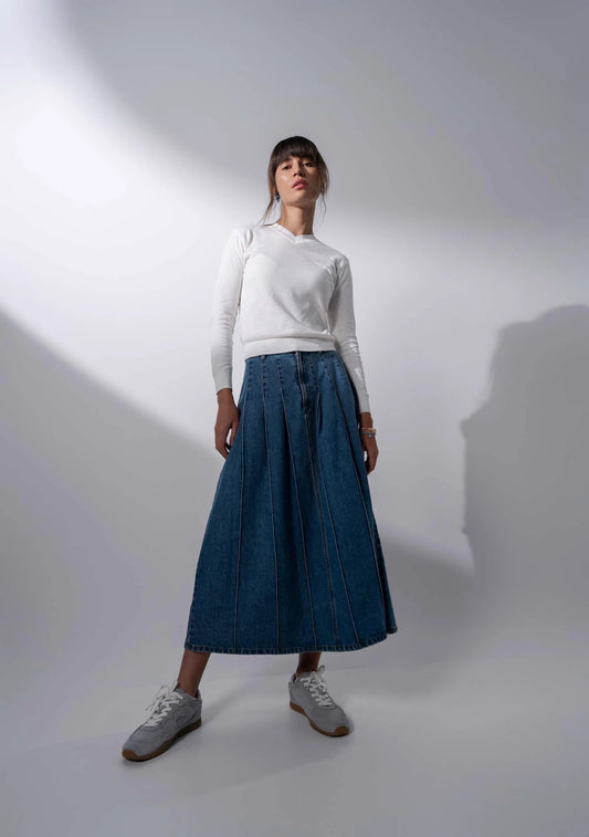 High V Lightweight Sweater-White by MELI