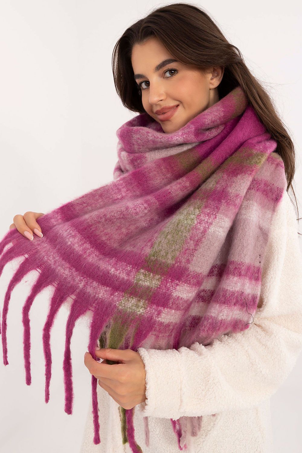  Shawl model 203173 AT 