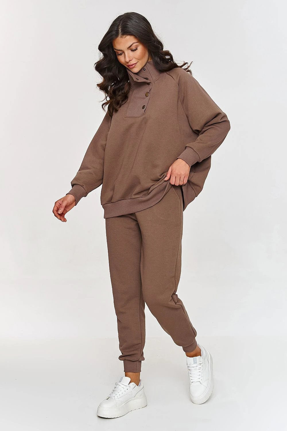 Makadamia Set Makadamia - Comfortable Versatile Women's Pants with Snap Blouse and Loose Fit by Makadamia