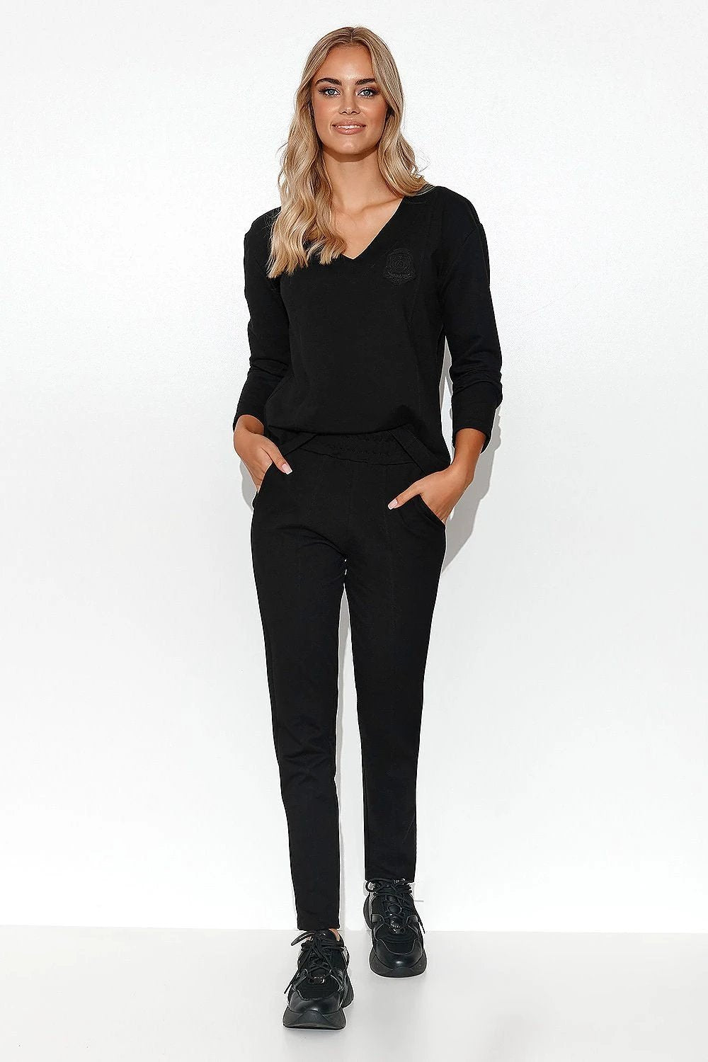 Makadamia Set Makadamia - Elegant Women's Tracksuit with Breathable Cotton Blend for Comfortable Fit by Makadamia